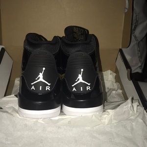 BEAUTIFUL 10.5 AIR JORDAN shooes !!